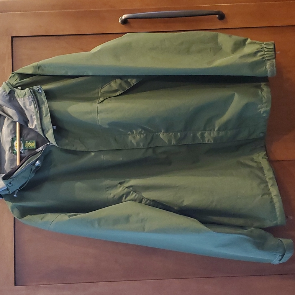 Cabela's outdoor gear 100% polyester 2XL rain jacket. Olive.